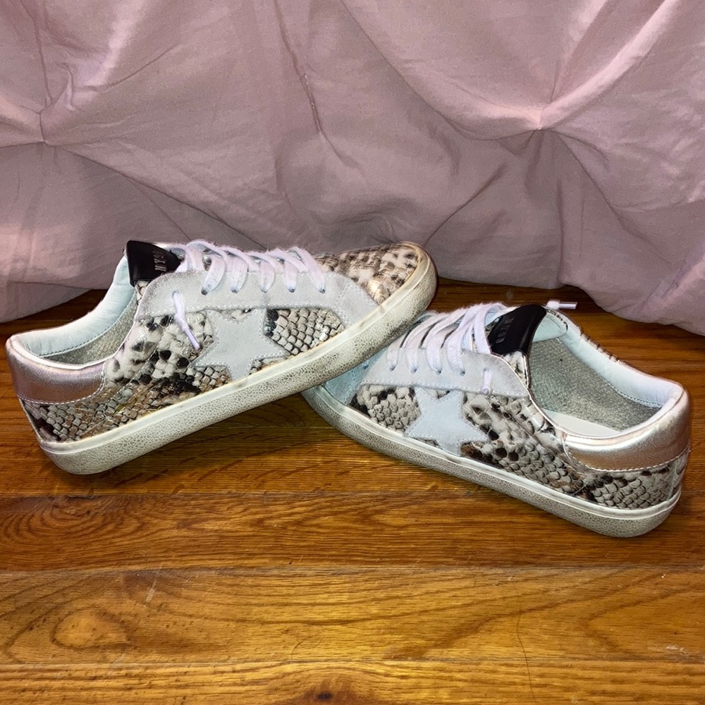 Steve Madden Philosophy Snakeskin Gold Shoes